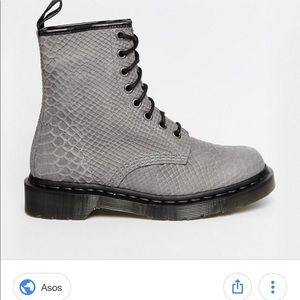 ISO GREY PYTHON DR MARTENS Men’s 7-8/women’s 8-9